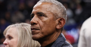 Barack Obama Adds Fuel To Divorce Rumors After Solo Outing With Sasha & Malia