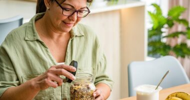 Carb 'slashes cholesterol and cancer risk' - but Brits need more of it