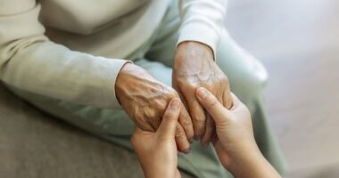 Dementia experts warn eating habits could signal 'early' signs of rare condition