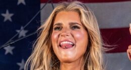 Jessica Simpson flashes jaw-dropping gesture in shocking message to crowd at Texas festival performance