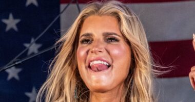 Jessica Simpson flashes jaw-dropping gesture in shocking message to crowd at Texas festival performance